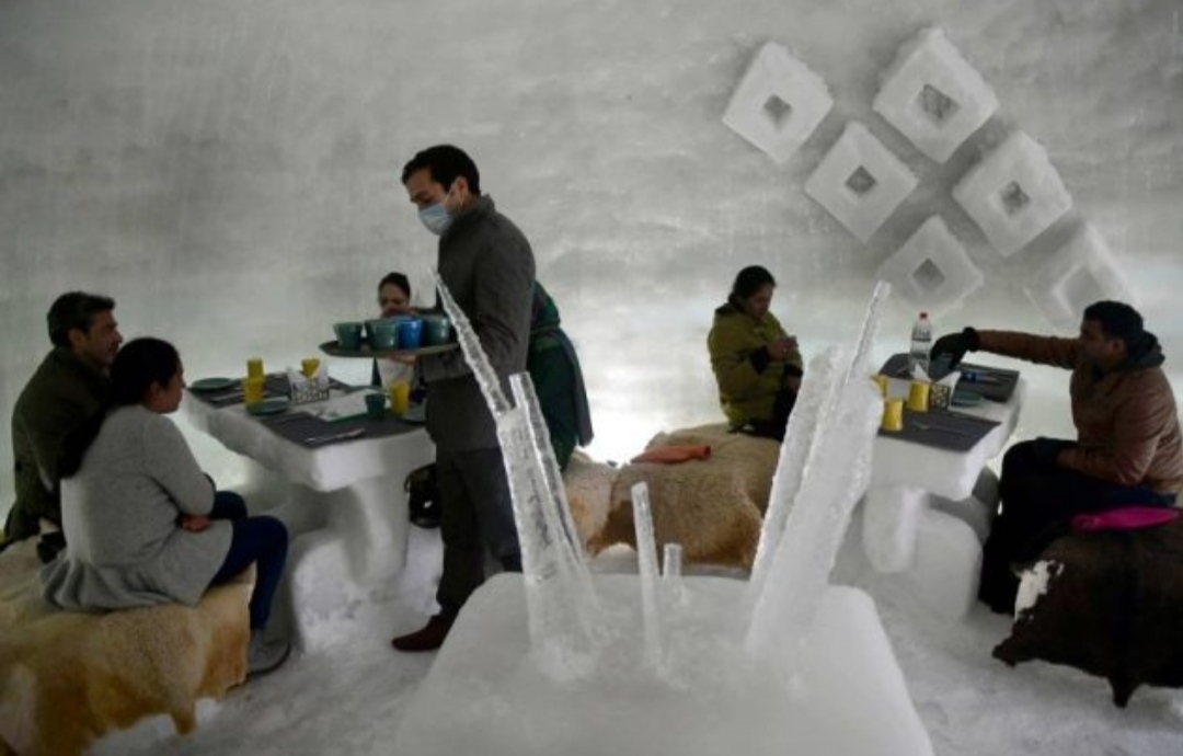 ಕಾಶ್ಮೀರ ಕಣಿವೆಯಲ್ಲೊಂದು ಹಿಮ ಕೆಫೆ: ಪ್ರವಾಸಿಗರ ಸ್ವರ್ಗವಾಗಿದೆ ಗುಲ್ಮಾರ್ಗ್ ನ ಇಗ್ಲೂ….