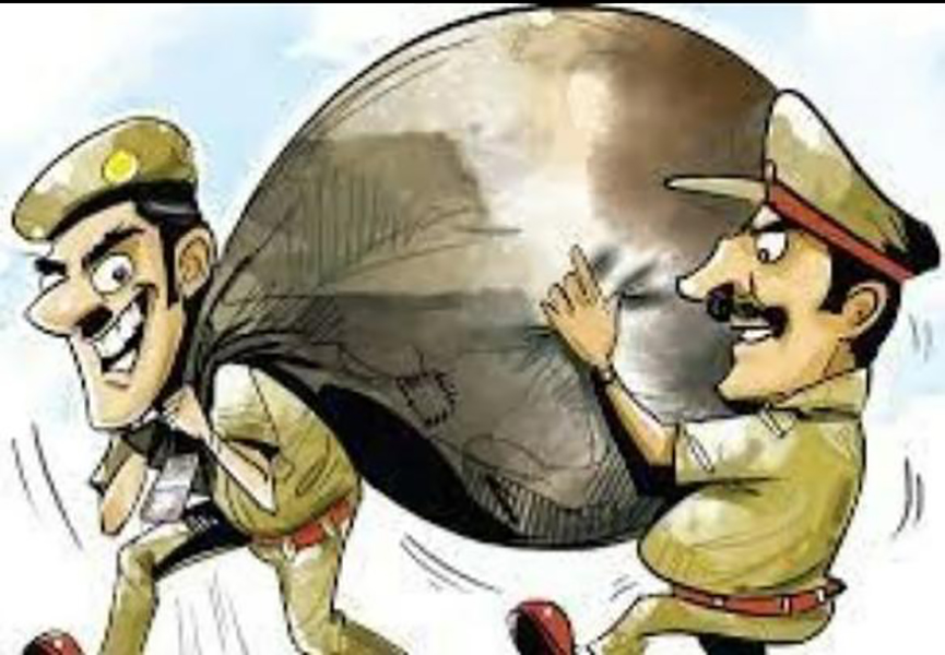 ಮಂಗಳೂರಿನಿಂದ ಬೆಳಗಾವಿಗೆ ಕಳ್ಳದಾರಿಯಲ್ಲಿ ರವಾನೆಯಾಯ್ತು ಬರೋಬ್ಬರಿ 4.9 ಕೆ.ಜಿ. ಚಿನ್ನ…! ಮಾರ್ಗ ಮದ್ಯೆ ಬಂಗಾರ ದೋಚಿದರಾ “ಕಳ್ಳ-ಪೊಲೀಸರು”…!?