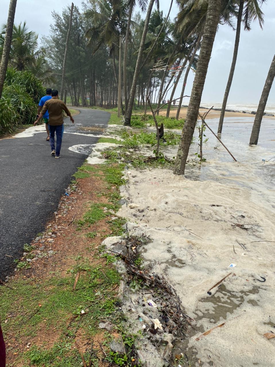 ತೌಖ್ತೆ ಅಬ್ಬರ: 5 ಜಿಲ್ಲೆಗಳಲ್ಲಿ ರೆಡ್ ಅಲರ್ಟ್, ರಾಜ್ಯಾದ್ಯಂತ ಬಿರುಸುಗೊಂಡ ಮಳೆ