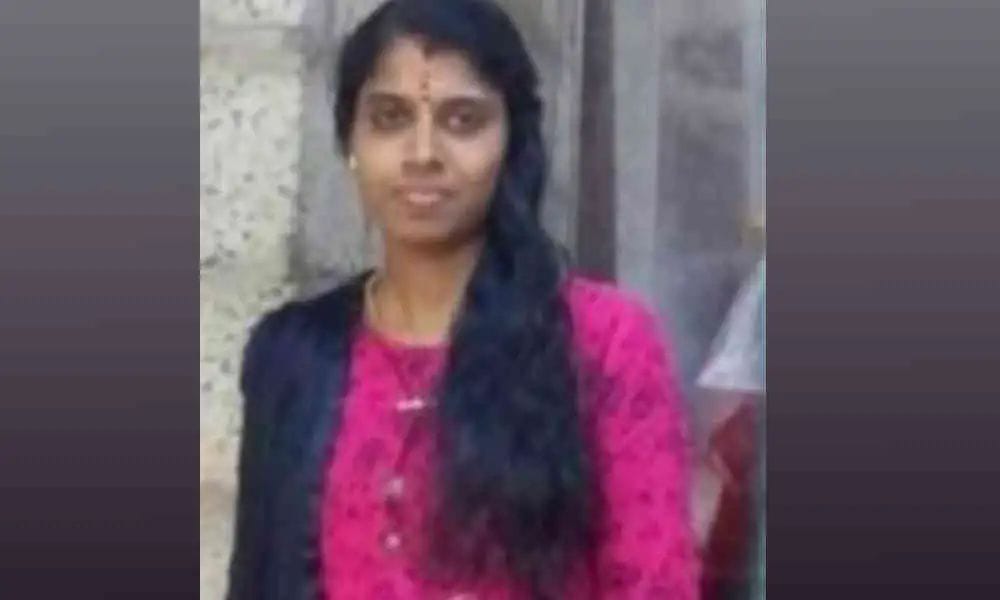 ಗಂಡ ಹೊರಹೋದಾಗ ಹೆಂಡತಿ ನಂಬರ್ ಬ್ಯುಸಿ: ರೋಸಿಹೋದ ಪತಿರಾಯ ಏನ್ಮಾಡಿದ ಗೊತ್ತೇ?