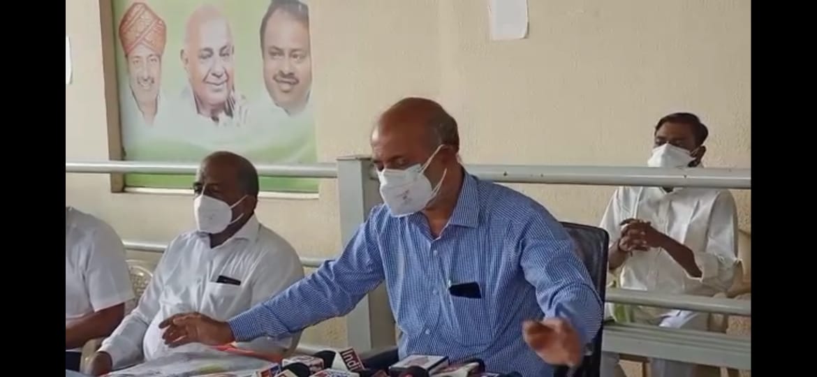 ನಿಜವಾಗಿಯೂ ಇವರು ಐಎಎಸ್ ಮಾಡಿದ್ದಾರಾ..? | ಸಿಂಧೂರಿ ವಿರುದ್ಧ ಶಾಸಕ ಸಾರಾ ಮಹೇಶ್ ಕಿಡಿ