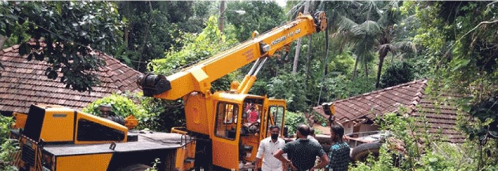 ಬಂಟ್ವಾಳ: ಹಿಟಾಚಿ ಸಾಗಿಸುತ್ತಿದ್ದ ಟಿಪ್ಪರ್ ಮನೆ ಮೇಲೆ ಪಲ್ಟಿ: ಓರ್ವ ಗಂಭೀರ