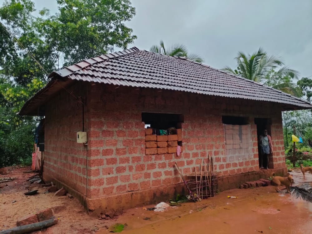 ಸುಳ್ಯ: ಬೇರೊಬ್ಬರ ಖಾತೆಗೆ ಜಮೆಯಾಯ್ತು ವಸತಿ ಯೋಜನೆಯ ಒಂದು ಕಂತು | ಇನ್ನೊಂದು ಕಂತು ಮಾಯ | ಕೊಡಿಯಾಲ ಗ್ರಾ.ಪಂ., ಇಲಾಖೆ ಎಡವಟ್ಟಿಗೆ ಬಡ ಮಹಿಳೆಯ ಪರದಾಟ