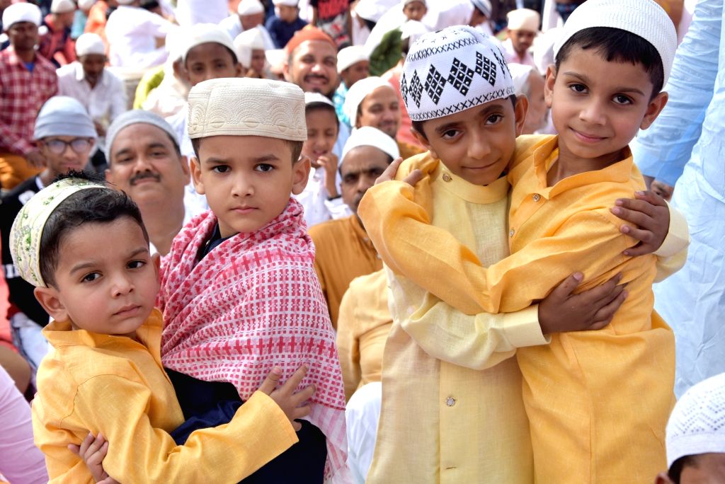 ಕರಾವಳಿಯಲ್ಲಿಂದು ಬಕ್ರೀದ್ ಸಂಭ್ರಮ| ಕೋವಿಡ್ ಮಾರ್ಗಸೂಚಿಯೊಂದಿಗೆ ಸರಳವಾಗಿ ಹಬ್ಬ ಆಚರಿಸುತ್ತಿರುವ ಮುಸ್ಲಿಂ ಬಾಂಧವರು