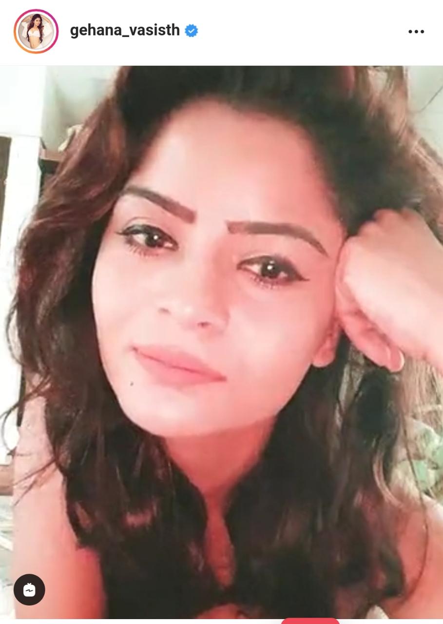 ಇದು ಅಶ್ಲೀಲವಾಗಿ ಕಾಣಿಸುತ್ತ? ಬೆತ್ತಲೆಯಾಗಿ ಲೈವ್ ನಲ್ಲಿ ಬಂದು ಕೇಳಿದ ನಟಿ ಗೆಹನಾ ವಶಿಷ್ಠ…! ಇಲ್ಲಿದೆ ಆ ವಿಡಿಯೋ…