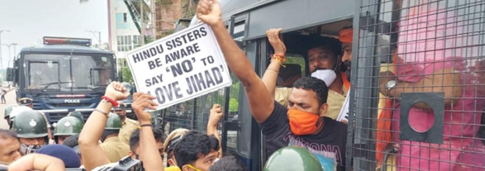 ಮಾಜಿ ಶಾಸಕ ಬಿ.ಎಂ. ಇದಿನಬ್ಬರ ಪುತ್ರನ ಮನೆಗೆ ಐಸಿಸ್ ನಂಟು ಆರೋಪ: ಬಜರಂಗದಳದ ಕಾರ್ಯಕರ್ತರಿಂದ ಮನೆಗೆ ಮುತ್ತಿಗೆ- 50 ಕ್ಕೂ ಹೆಚ್ಚು ಕಾರ್ಯಕರ್ತರ ಬಂಧನ