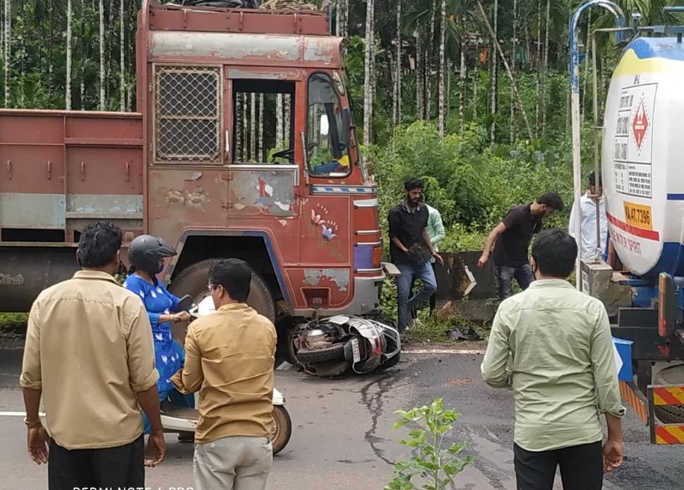 ಬಂಟ್ವಾಳ : ಸ್ಕೂಟರ್ ಲಾರಿ ಅಪಘಾತ – ಸವಾರ ಸ್ಥಳದಲ್ಲೇ ಸಾವು