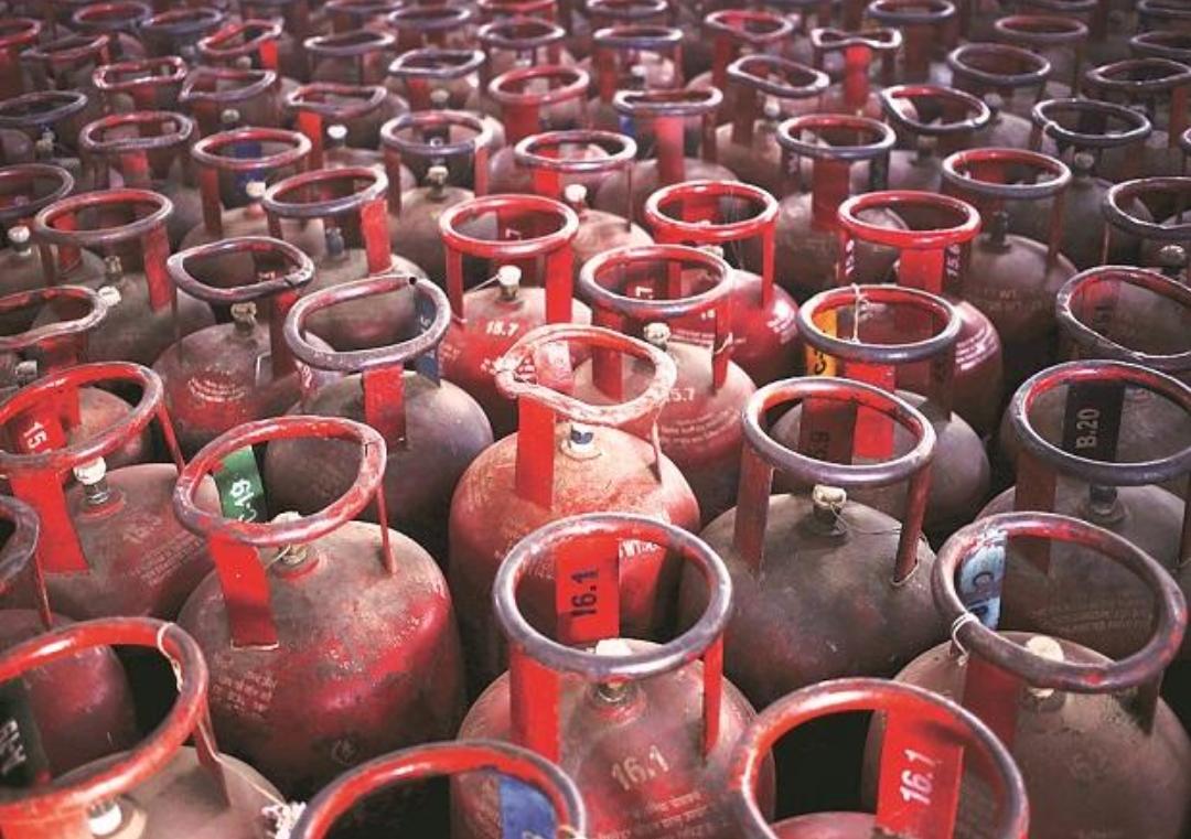 ಅಡುಗೆ ಮನೆಗೆ ಮತ್ತೆ ಗ್ಯಾಸ್ ಬೆಲೆ ಏರಿಕೆ ಬಿಸಿ| ಸಿಲಿಂಡರ್ ಬೆಲೆ 25 ರೂ. ಹೆಚ್ಚಳ