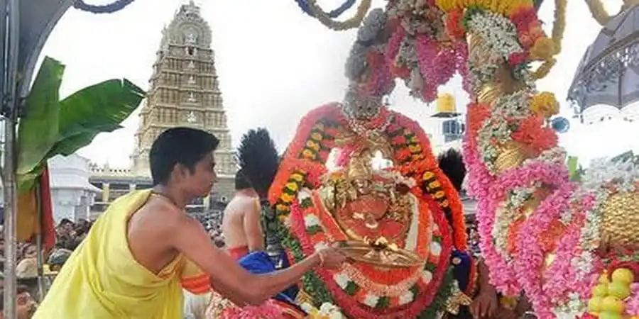 ಬೆಟ್ಟದಿಂದ ಭುವಿಗಿಳಿದ ನಾಡದೇವಿ| ನಾಳೆ ಜಗದ್ವಿಖ್ಯಾತ ಜಂಬೂಸವಾರಿ| ಸಿಂಗಾರಗೊಂಡ ಸಾಂಸ್ಕೃತಿಕ ನಗರಿ