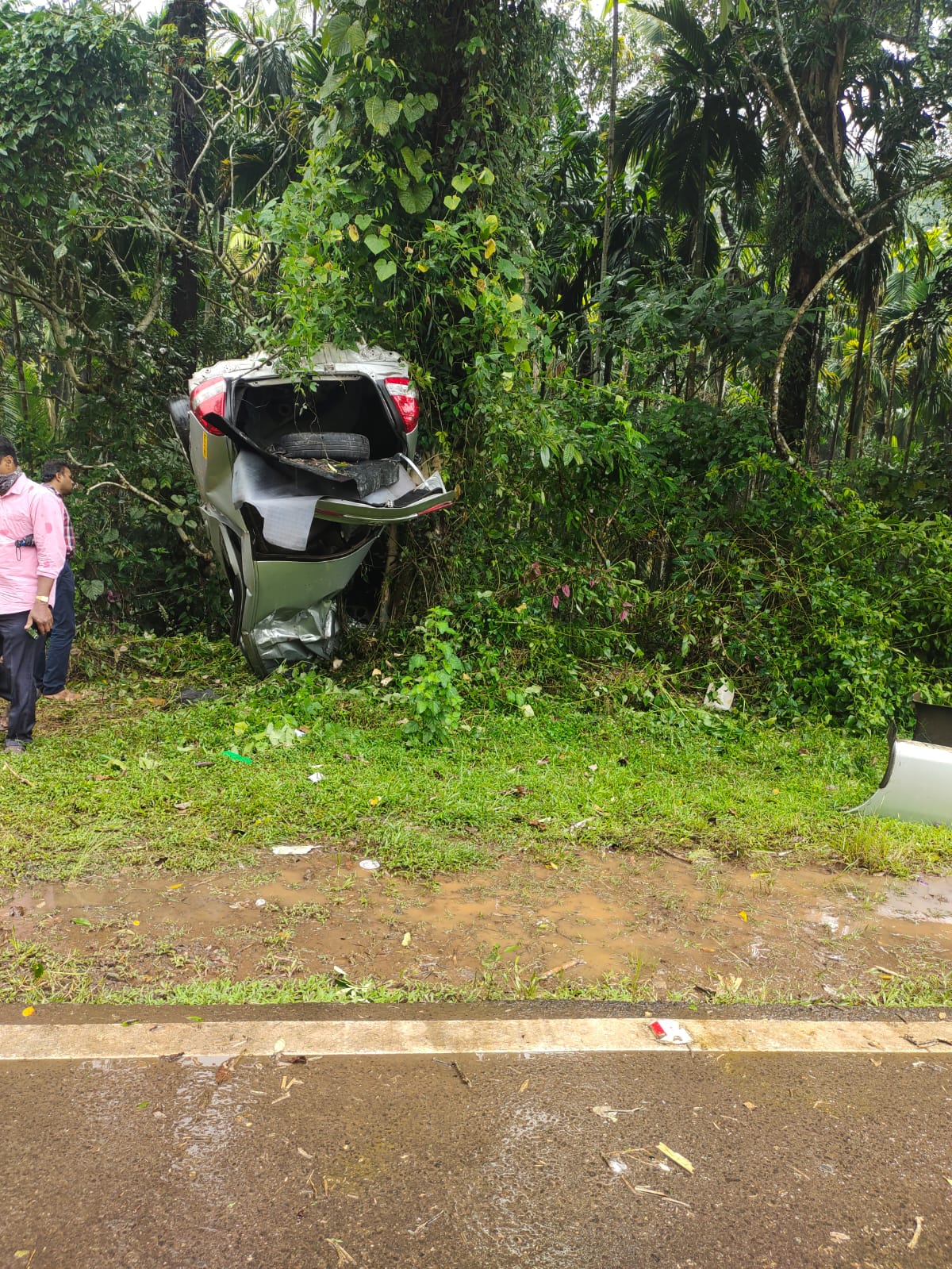 ಸುಳ್ಯ : ಅಡ್ಕಾರ್ ನಲ್ಲಿ ಕಾರು ಅಪಘಾತ: ಮೂವರು ಗಂಭೀರ