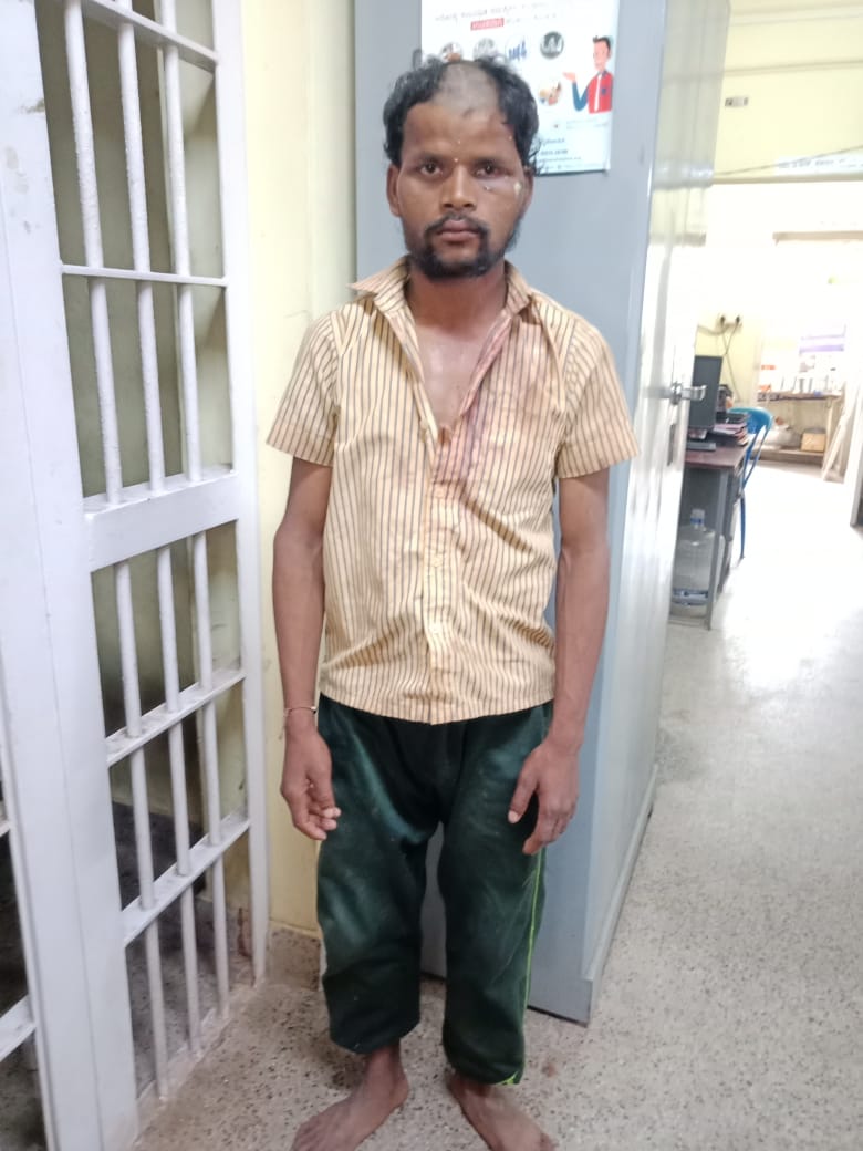 ಮಂಗಳೂರು | ಕಂದಮ್ಮನ ಮೇಲೆ ಲೈಂಗಿಕ ದೌರ್ಜನ್ಯ ಪ್ರಕರಣ – ಆರೋಪಿಯನ್ನು ತಲೆಬೋಳಿಸಿ, ಧರ್ಮದೇಟು ನೀಡಿ ಪೊಲೀಸರಿಗೊಪ್ಪಿಸಿದ ಕಾರ್ಮಿಕರು