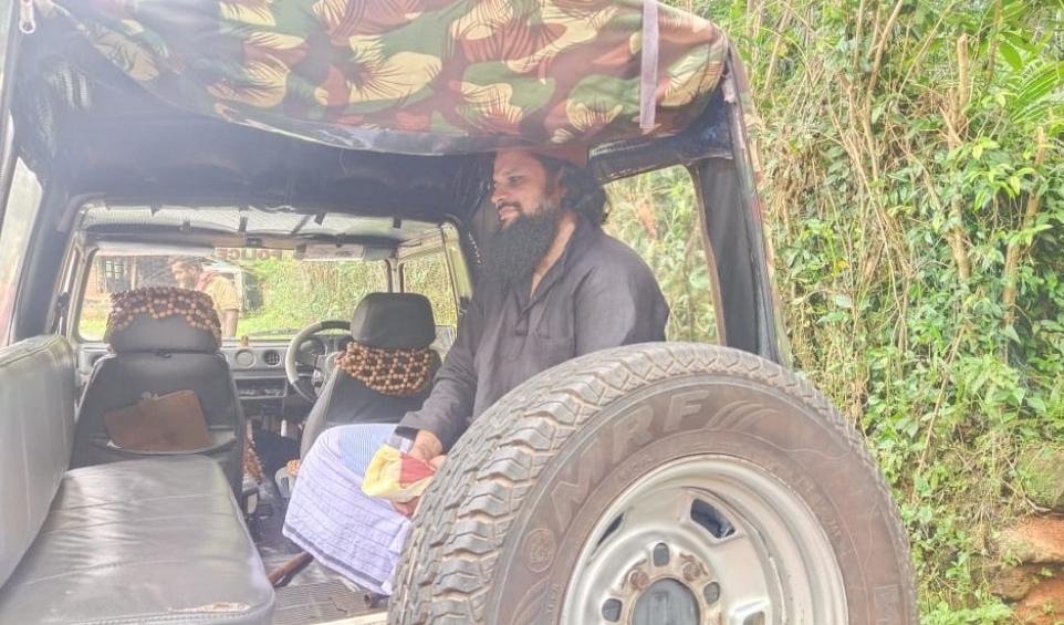 ಕಡಬ| ಹಿಂದೂ ಮನೆಯೊಳಗೆ ಅನ್ಯಮತೀಯ ಮಂತ್ರವಾದಿ| ಕಾಯಿಲೆ ಗುಣಪಡಿಸಲು ಬಂದಾತ ಮಾಡಿದ್ದೇನು?