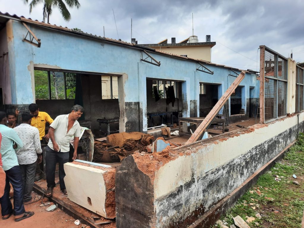 ಸುಳ್ಯ| ಹಳೆ ಕಬ್ಬಿಣ ಸಾಮಾಗ್ರಿ ತೆರವು ವೇಳೆ ಕುಸಿದ ಗೋಡೆ| ಗುಜರಿ ವ್ಯಾಪಾರಿ ದುರ್ಮರಣ