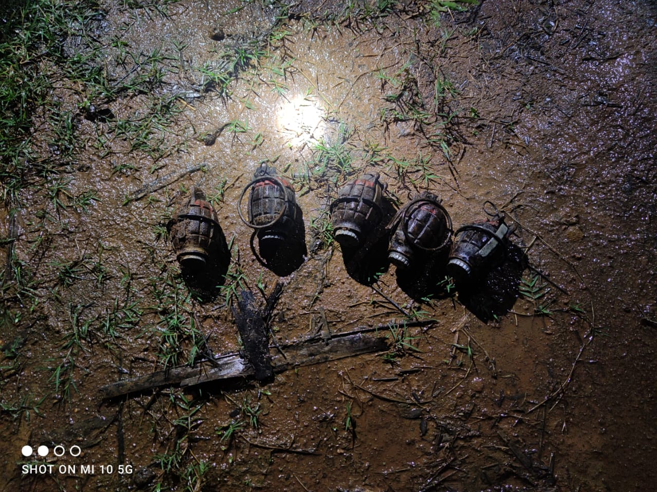 ಬೆಳ್ತಂಗಡಿ: ಇಳಂತಿಲದಲ್ಲಿ ಐದು ಗ್ರೆನೇಡ್ ಪತ್ತೆ! ಪೊಲೀಸರಿಂದ ಚುರುಕುಗೊಂಡ ತನಿಖೆ|