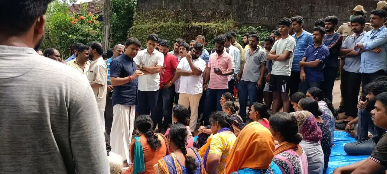 ಮಂಗಳೂರು: ನಾಗಬಿಂಬದ ಕಲ್ಲು ಹಾನಿಗೆಡಹಿದ ಕಿಡಿಗೇಡಿಗಳು| ಆರೋಪಿಗಳನ್ನು ಬಂಧಿಸದಿದ್ದರೆ ಕೋಡಿಕಲ್ ಬಂದ್ ಎಚ್ಚರಿಕೆ|