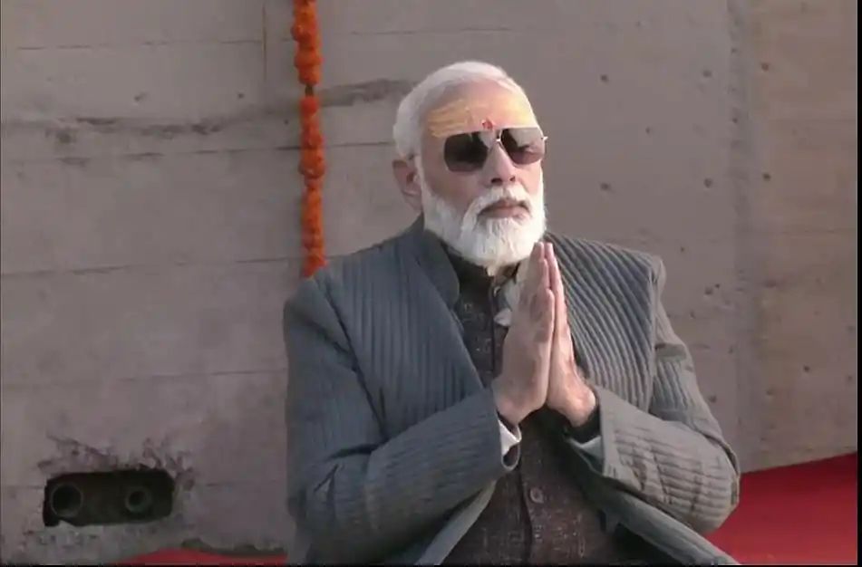 ಕೇದಾರನಾಥ ಆವರಣದಲ್ಲಿ ಶೂ ಧರಿಸಿ ಓಡಾಡಿದ‌ ಪ್ರಧಾನಿ ಮೋದಿ| ಜಾಲತಾಣಗಳಲ್ಲಿ ಪರ-ವಿರೋಧ ಚರ್ಚೆ|