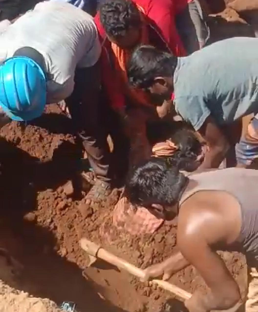 ಮಂಗಳೂರು: ತಡೆಗೋಡೆ ಕುಸಿದು ಮಣ್ಣಿನಡಿ ಹೂತು ಹೋದ ಮಹಿಳೆ ಗಂಭೀರ, ಮಗು ಪಾರು