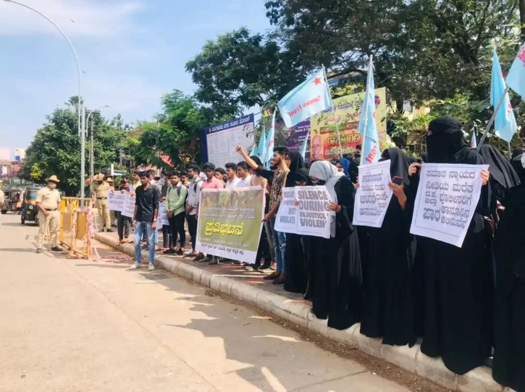 ಉಪ್ಪಿನಂಗಡಿ ಲಾಠಿಚಾರ್ಜ್ ಪ್ರಕರಣ| ಕ್ಯಾಂಪಸ್ ಪ್ರಂಟ್ ನಿಂದ ಪ್ರತಿಭಟನೆ|