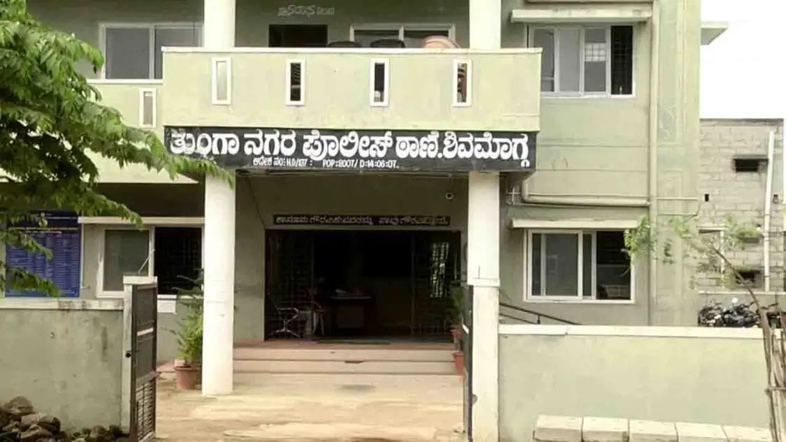 ಶಿವಮೊಗ್ಗ:19ರ ಯುವಕನೊಂದಿಗೆ 32 ರ ಆಂಟಿ ಲವ್ವಿಡವ್ವಿ| ತಮಿಳುನಾಡಿನಲ್ಲಿ ನಡೆಯಿತು ಇವರಿಬ್ಬರ ಮದುವೆ!