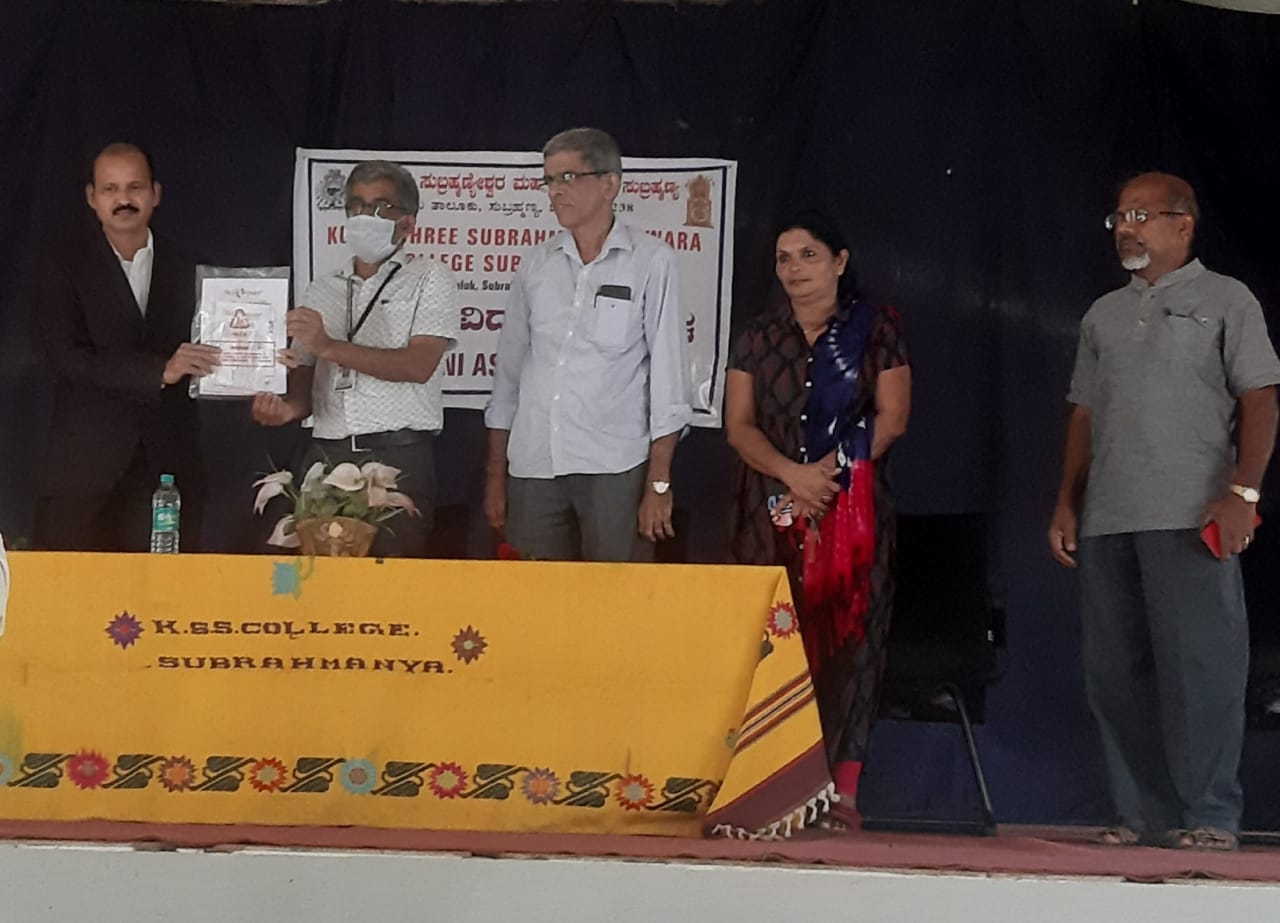 ಸುಬ್ರಹ್ಮಣ್ಯ: ಕೆಎಸ್ಎಸ್ ಕಾಲೇಜಿಗೆ ಮೈಕ್ ಸೆಟ್ ಕೊಡುಗೆ