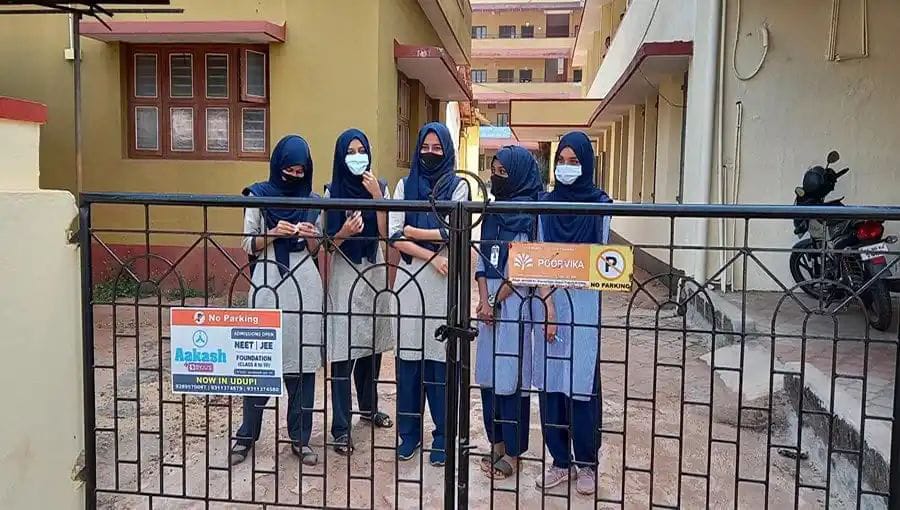 ಹಿಜಾಬ್ ಕುರಿತು ಕೋರ್ಟ್ ಮೆಟ್ಟಿಲೇರಿದವರು ಭಯೋತ್ಪಾದಕರಂತೆ! – ವಿವಾದಾತ್ಮಕ ಹೇಳಿಕೆ ನೀಡಿದ ಬಿಜೆಪಿ ಮುಖಂಡ