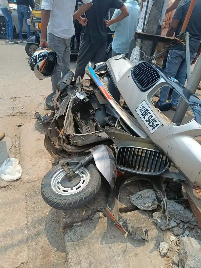 ಮಂಗಳೂರು: ಡಿವೈಡರ್ ಗೆ ಡಿಕ್ಕಿ ಹೊಡೆದ ಬಿಎಂಡಬ್ಲ್ಯೂ| ಸ್ಕೂಟಿ ಸವಾರೆ ಗಂಭೀರ