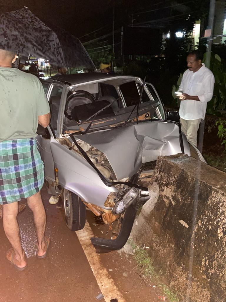 ಸುಳ್ಯ: ಸೇತುವೆಯ ತಡೆಗೋಡೆಗೆ ಕಾರು ಡಿಕ್ಕಿ – ಜ್ಯೋತಿಷಿ ಸಹಿತ ಮೂವರಿಗೆ ಗಂಭೀರ ಗಾಯ