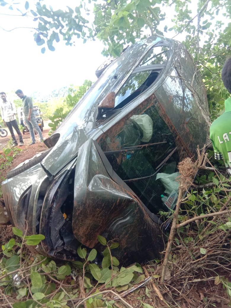 ಸುಳ್ಯ : ಸುವರ್ಣ ಟಿ. ವಿ ಮಲಯಾಳಂ ಚಾನೆಲ್ ಗೆ ಸೇರಿದ ಕಾರು ಪಲ್ಟಿ