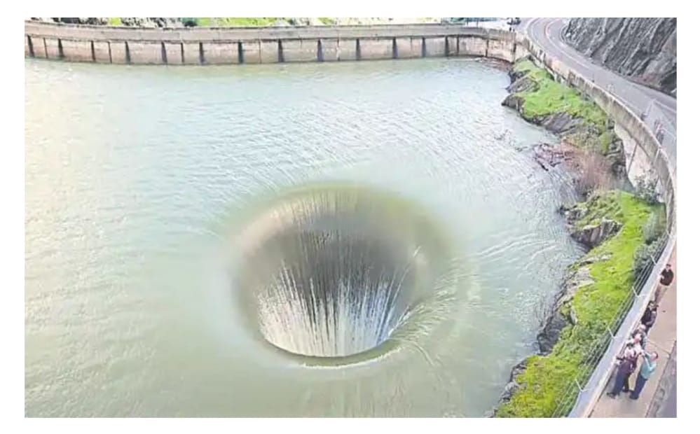 ಸರೋವರದಲ್ಲೊಂದು ಸುಳಿ| ಸೋಶಿಯಲ್ ಮೀಡಿಯಾದಲ್ಲಿ ವೈರಲ್ ಆಯ್ತು ಫೋಟೋ|