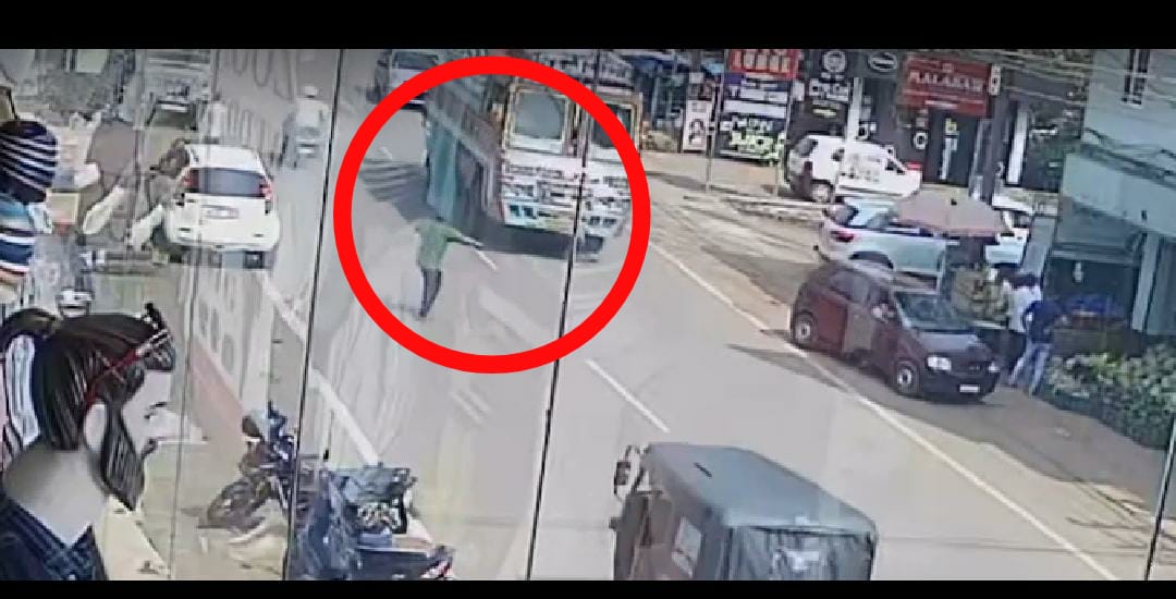 ಸುಳ್ಯ – ಲಾರಿಗೆ ತಲೆ ಕೊಟ್ಟು ಆತ್ಮಹತ್ಯೆಗೆ ಯತ್ನಿಸಿದ ವ್ಯಕ್ತಿ ಸಾವು