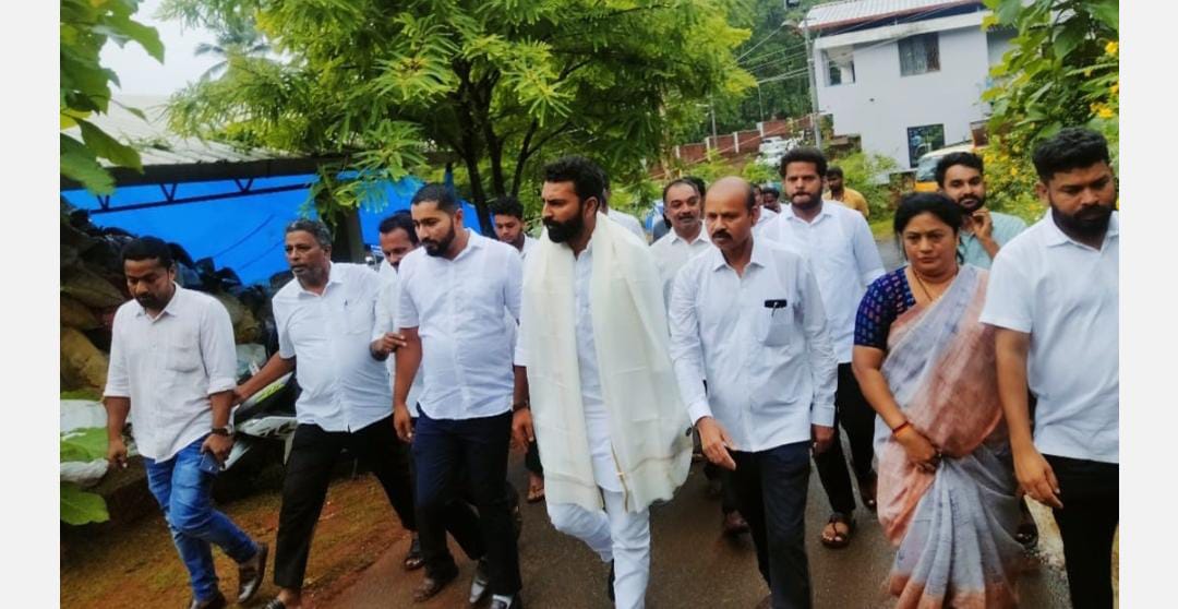 “ನಿಮ್ಮ ಕೈಯಲ್ಲಿ ಆಗದಿದ್ದರೆ ಬರೆದುಕೊಡಿ ಎರಡು ದಿನದಲ್ಲಿ ಕಸ ಕ್ಲಿಯರ್ ಮಾಡ್ತೇವೆ”| ಸುಳ್ಯ ನ.ಪಂ ಗೆ ಸವಾಲೆಸೆದ ಯುವ ಕಾಂಗ್ರೆಸ್ ರಾಜ್ಯಾಧ್ಯಕ್ಷ ನಲಪಾಡ್