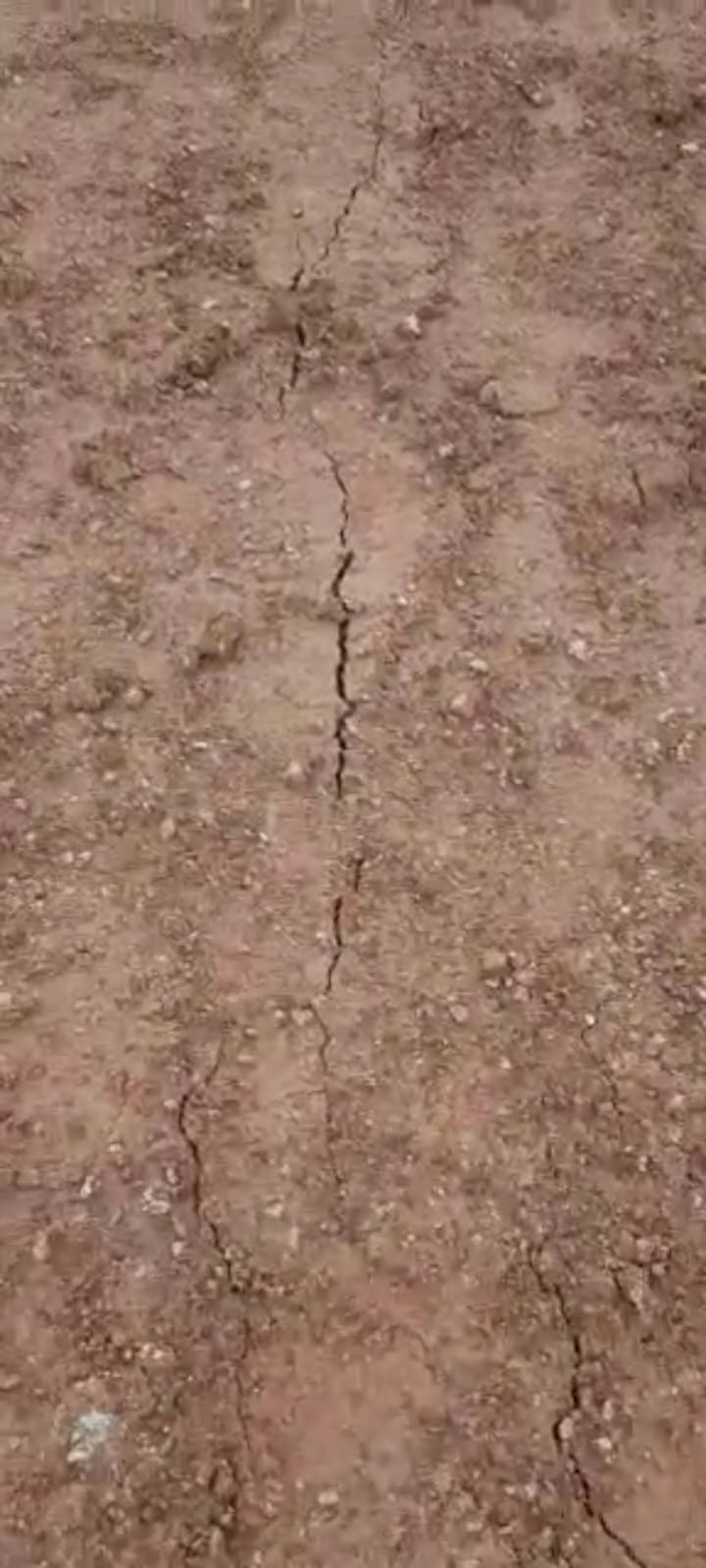 ಸುಳ್ಯ: ಶಾಂತಿನಗರ ತಾಲೂಕು ಕ್ರೀಡಾಂಗಣದಲ್ಲಿ ಬಿರುಕು| ಗುಡ್ಡ ಕುಸಿತದ ಭೀತಿಯಲ್ಲಿ‌ ನಿವಾಸಿಗಳು