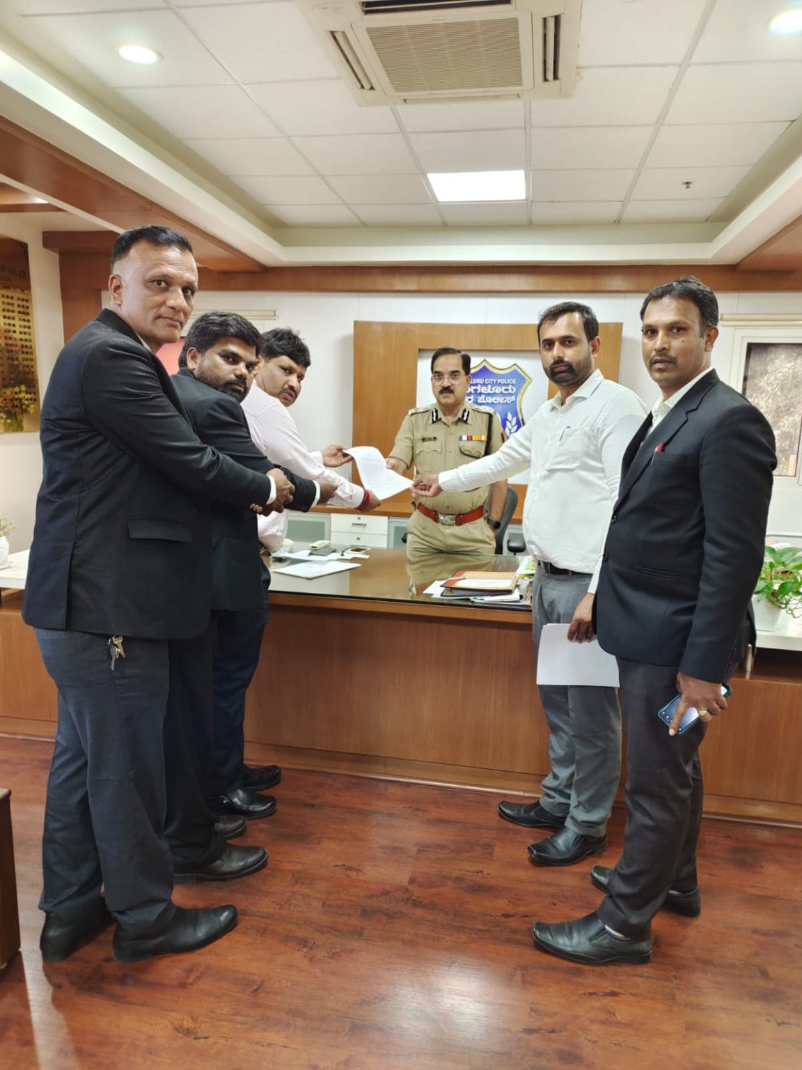 ರಾಷ್ಟ್ರಕವಿ ಕುವೆಂಪು ಗೆ ಅಪಮಾನ| ರೋಹಿತ್ ಚಕ್ರತೀರ್ಥ, ಲಕ್ಷಣ ಆಕಾಶೆ ವಿರುದ್ದ ದೂರು