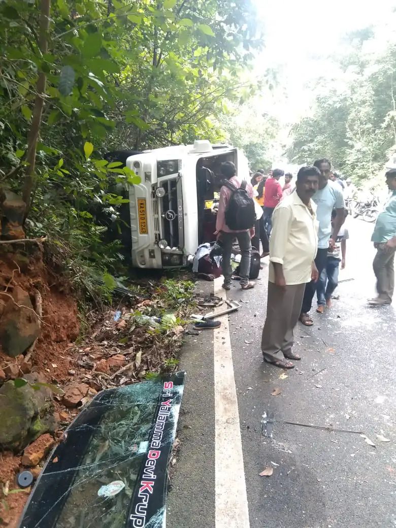 ಕಾರ್ಕಳ: ಶಾಲಾ‌ ಮಕ್ಕಳಿದ್ದ ಟೆಂಪೋ ಟ್ರಾವೆಲರ್ ಪಲ್ಟಿ – ಓರ್ವ ವಿದ್ಯಾರ್ಥಿ ಸಾವು