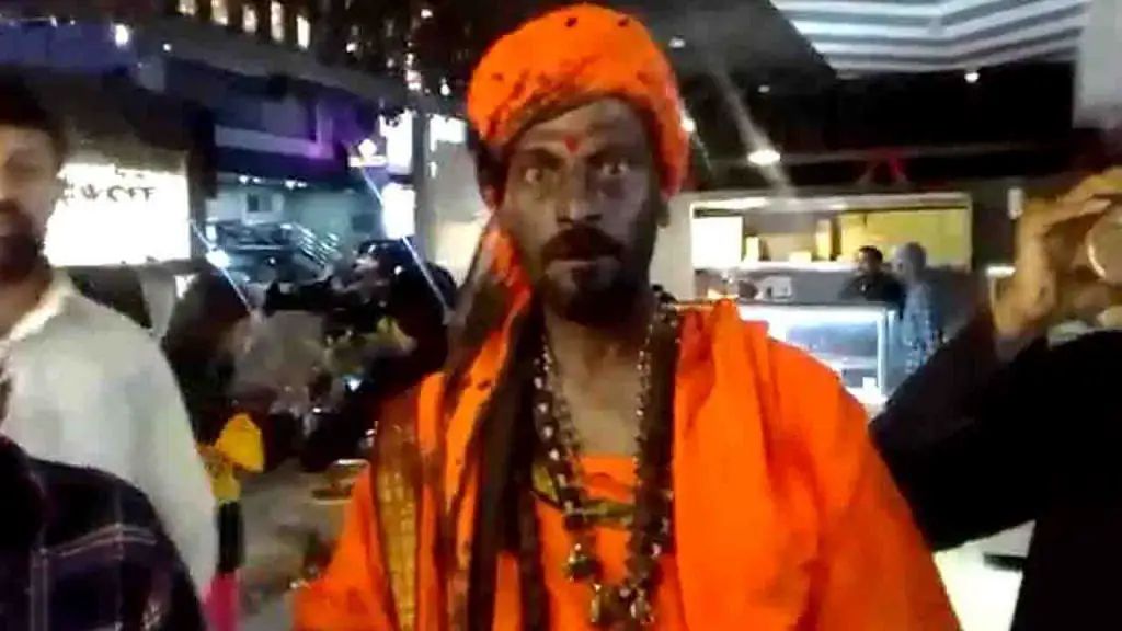 ಋಷಿಕುಮಾರ ಸ್ವಾಮೀಜಿಗೆ ಕಪ್ಪು ಮಸಿ ಬಳಿದ ಕರವೇ