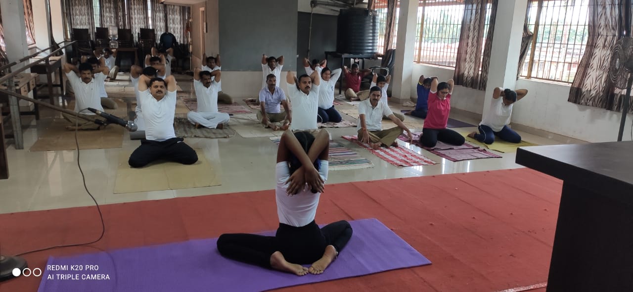 ಸುಳ್ಯ: ಪೊಲೀಸ್ ಠಾಣೆಯಲ್ಲಿ ಯೋಗ ದಿನಾಚರಣೆ