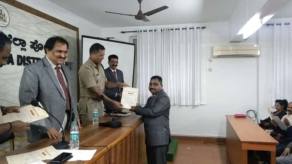 ಸುಳ್ಯ ನ್ಯಾಯಾಲಯದ ಎಪಿಪಿ ಜನಾರ್ಧನ್ ರವರಿಗೆ ಜಿಲ್ಲಾ ಪೊಲೀಸ್ ವರಿಷ್ಠಾಧಿಕಾರಿಗಳಿಂದ ಪ್ರಶಂಸನಾ ಪತ್ರ