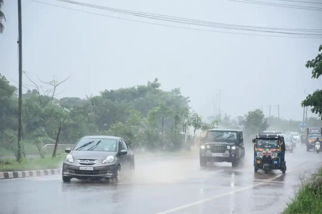 ಭಾರೀ ಮಳೆ ಹಿನ್ನಲೆ; ದ.ಕ ಜಿಲ್ಲೆಯಲ್ಲಿ ಶಾಲಾ ಕಾಲೇಜುಗಳಿಗೆ ರಜೆ ಘೋಷಣೆ