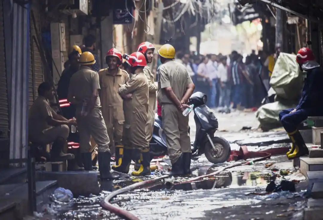 ದೆಹಲಿಯ ಪ್ಲಾಸ್ಟಿಕ್ ಗೋದಾಮು ನಲ್ಲಿ‌ ಬೆಂಕಿ ದುರಂತ