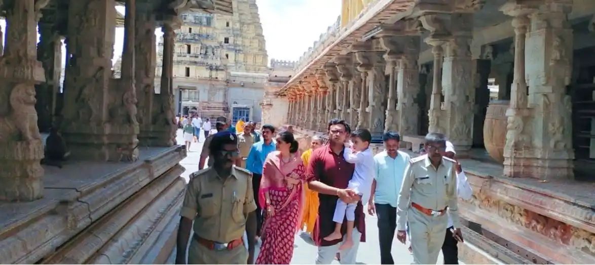 ವಿಶ್ವ ಪ್ರಸಿದ್ಧ ಹಂಪಿಗೆ ಭೇಟಿ ಕೊಟ್ಟ ಮೈಸೂರು ಒಡೆಯರ್ ಕುಟುಂಬ