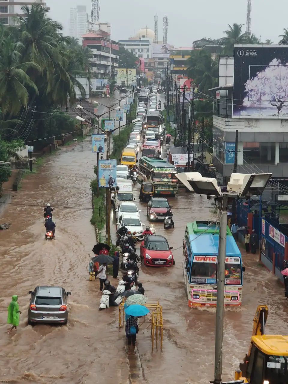 ಮಂಗಳೂರು; ಭಾರಿ ಮಳೆಗೆ ಜನಜೀವನ ಅಸ್ತವ್ಯಸ್ತ
