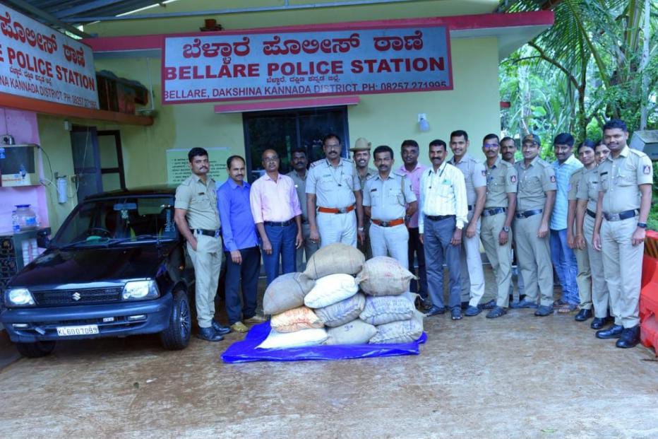 ಮನೆಯೊಂದರಿಂದ 10 ಗೋಣಿ ಕಾಳುಮೆಣಸು ಕದ್ದು ಸಾಗಿಸುತ್ತಿದ್ದ ಐದು ಆರೋಪಿಗಳ ಬಂಧನ