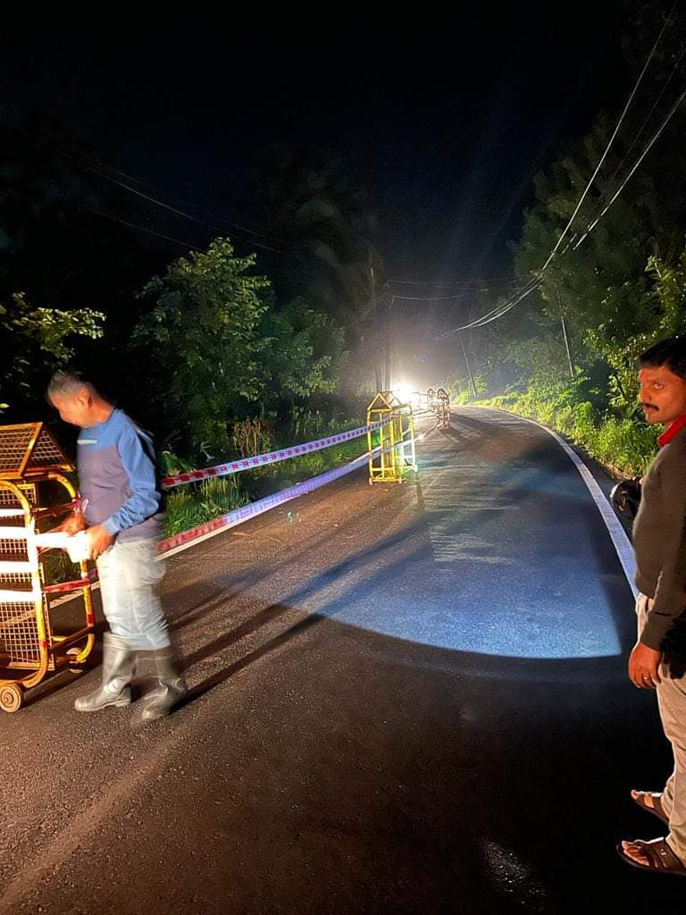 ಕೊಡಗಿನಲ್ಲಿ ರಸ್ತೆ ಕುಸಿತ| ಸಂಪಾಜೆ ಗೇಟ್ ನಲ್ಲಿ ತಡೆಯಲಾಗಿದ್ದ ಲಾರಿಗಳಿಗೆ ಬದಲಿ ವ್ಯವಸ್ಥೆ