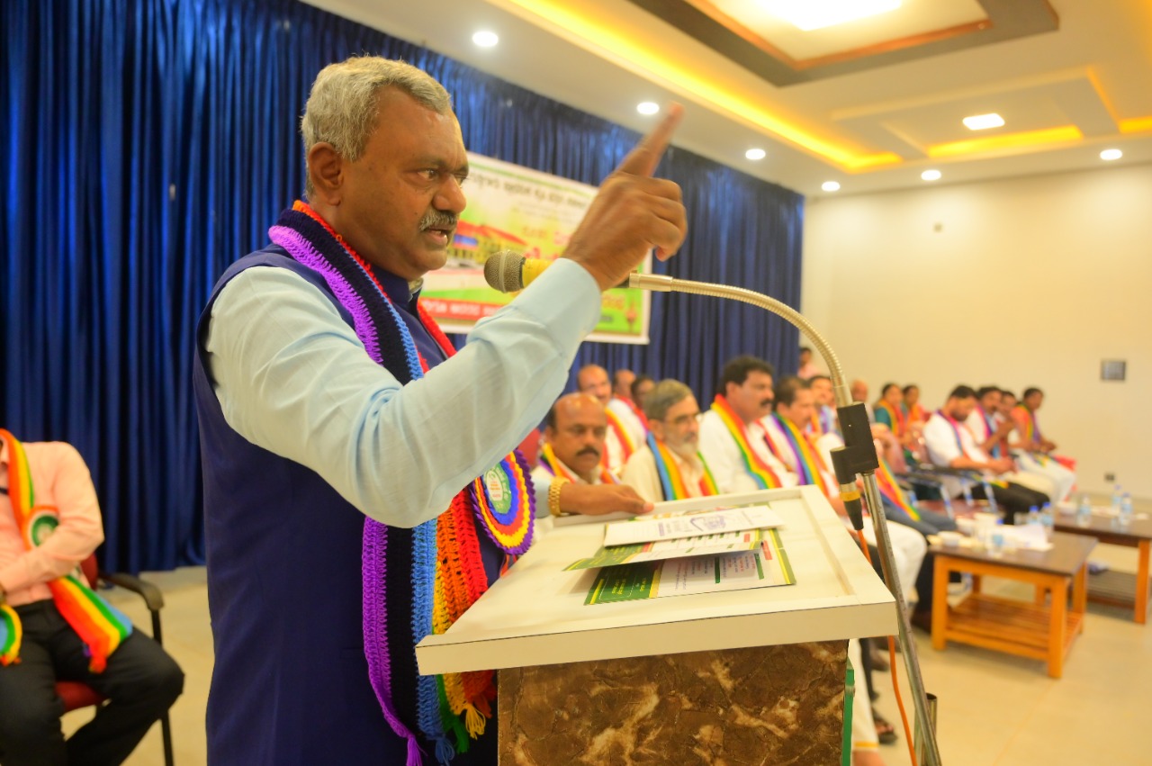ಫೋನ್‌ ಮೂಲಕವೇ ಅಂಗಾರ ಕ್ಯಾಬಿನೆಟ್ ಕಂಟ್ರೋಲ್ ಮಾಡ್ತಾರೆ – ಎಸ್.ಟಿ ಸೋಮಶೇಖರ್