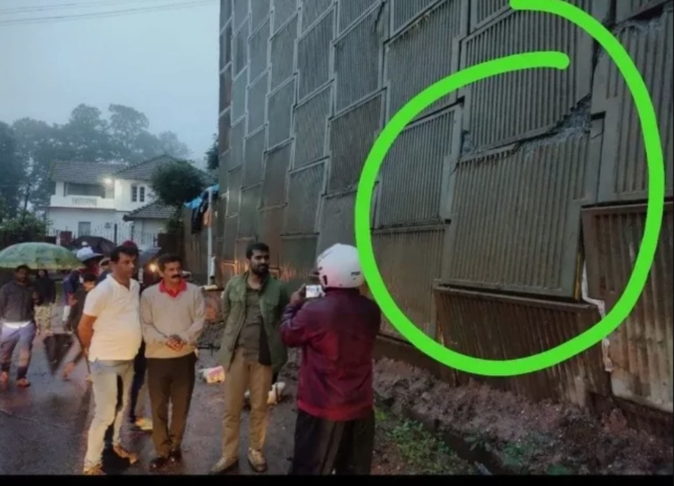 ಮಡಿಕೇರಿ: ಕುಸಿಯುವ ಭೀತಿಯಲ್ಲಿ ಬಹುಕೋಟಿ ವೆಚ್ಚದ ತಡೆಗೋಡೆ| ಮಡಿಕೇರಿ – ಮಂಗಳೂರು ಸಂಚಾರಕ್ಕೆ ಬದಲಿ ಮಾರ್ಗ!