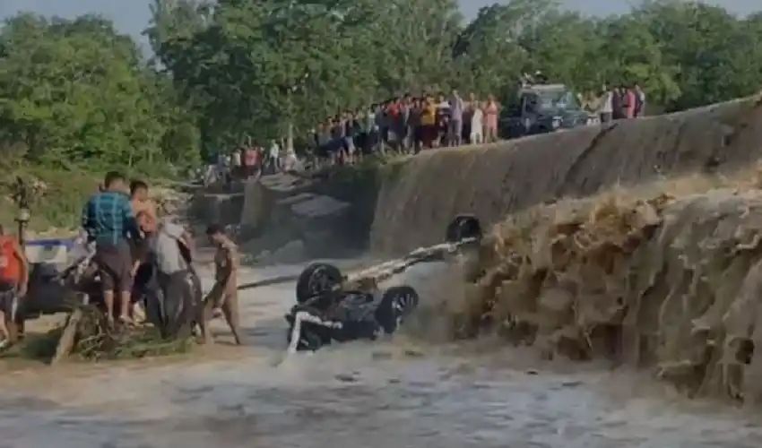 ನದಿಗೆ ಉರುಳಿದ ಕಾರು; 9 ಮಂದಿ ಜಲಸಮಾಧಿ