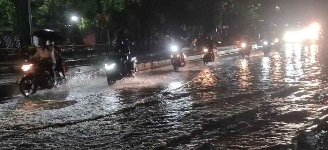 ಕರಾವಳಿಯಲ್ಲಿ ನಿಲ್ಲದ ವರ್ಷಧಾರೆ| ಜು.12ರವರೆಗೆ ರೆಡ್ ಅಲರ್ಟ್| ಅರಬ್ಬೀ ಸಮುದ್ರದಲ್ಲಿ ಸುಳಿಗಾಳಿ