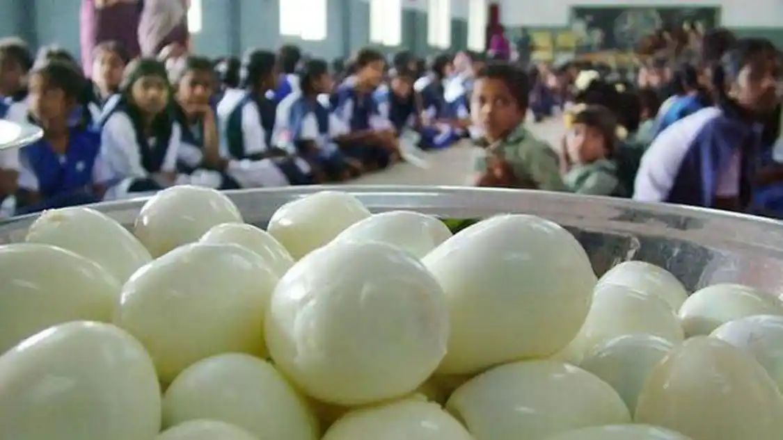 1-8 ತರಗತಿ ಮಕ್ಕಳಿಗೆ ಮಧ್ಯಾಹ್ನದ ಬಿಸಿಯೂಟದ ಜೊತೆಗೆ ಮೊಟ್ಟೆ, ಬಾಳೆಹಣ್ಣು, ಶೇಂಗಾಚಿಕ್ಕಿ ವಿತರಿಸಲು ಸರ್ಕಾರ ನಿರ್ಧಾರ