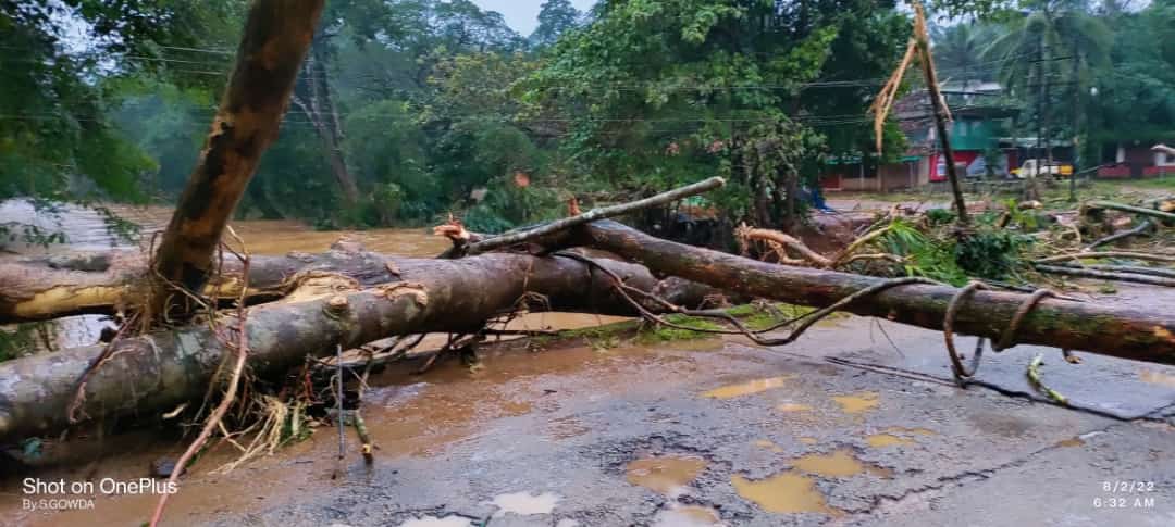 ಸುಳ್ಯ: ರಣಭೀಕರ ಮಳೆ| ರಾತ್ರೋರಾತ್ರಿ ನರಕವಾದ ಬದುಕು| ಸಾವನ್ನಪ್ಪಿದ ಎಳೆ ಜೀವಗಳು; ಅತಂತ್ರವಾದ ಜನಜೀವನ