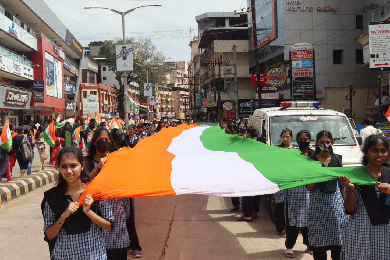 ಎಬಿವಿಪಿ ಮಂಗಳೂರು ವತಿಯಿಂದ ಮಂಜೇಶ್ವರ ಗೋವಿಂದ ಪೈ ವೃತ್ತದಿಂದ ಬೃಹತ್ ತಿರಂಗ ಯಾತ್ರೆ